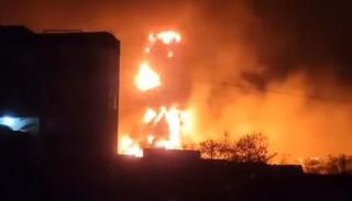 نيران من موقع حوثي قصف في وقت سابق