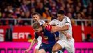 هدايا لامين يامال وهجوم على الحكم.. 6 مشاهد من كلاسيكو الكأس