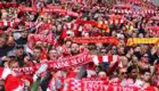 جماهير غفيرة في ليفربول قبل التتويج التاريخي (فيديو)