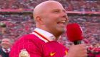 بنفس الأغنية.. سلوت يرد الجميل لكلوب في يوم تتويج ليفربول (فيديو)