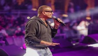 قرار جديد من فريق عمرو دياب بشأن الشاب المصفوع