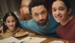 لأول مرة.. ابنتا كريم محمود عبدالعزيز تشاركانه الأضواء