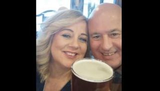 انفصلت عن زوجها بسبب علاقتة بصورة زائفة