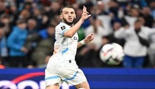النجم الجزائري أمين غويري