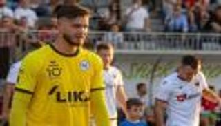 مرشح لجائزة الأفضل.. 4 معلومات عن الحارس الجزائري العيداني