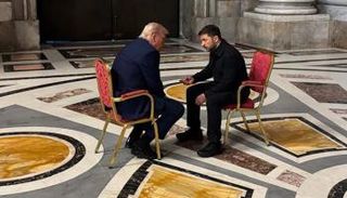 ترامب وزيلينسكي في الفاتيكان