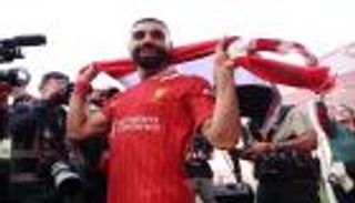 من أجل «الأسطورة» صلاح.. مصارع يخالف مبادئه