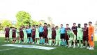 تحت أنظار برشلونة.. لاعب يسجل هدفاً ويبكي (فيديو)