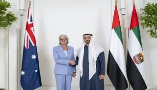 الشيخ محمد بن زايد آل نهيان رئيس دولة الإمارات وسام موستين الحاكمة العامة لكومنولث أستراليا