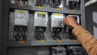 كهرباء السعودية تحدد 15 مايو موعدا لفصل التيار عن العدادات غير الموثقة