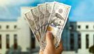 الدولار في طريقه لتسجيل أسوأ أداء شهري منذ 2022