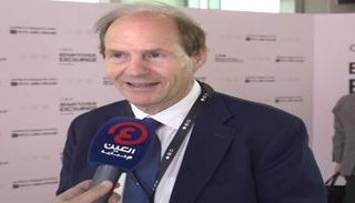 البروفيسور كاس سانستين