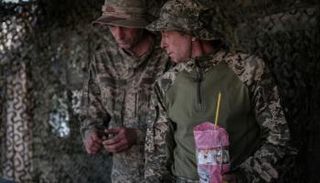 جنديان أوكرانيان