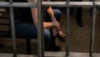 فتيات يقُدن عصابات عنف في بريطانيا: هجمات تستهدف المسنين والأطفال