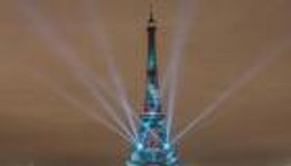 برج إيفل يلمع من جديد.. الحملة العملاقة تقترب من نهايتها