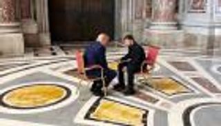 غياب مؤثر لفانس وويتكوف.. كواليس «لقاء الصدفة» بين ترامب وزيلينسكي