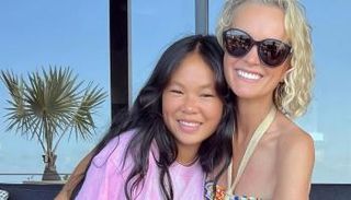 ليتيسيا هاليداي وابنتها جوي