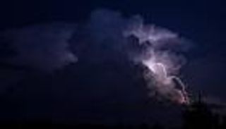 أمطار رعدية تضرب السعودية.. وتحذير من الدفاع المدنى