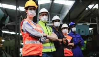 مجموعة من العمال 