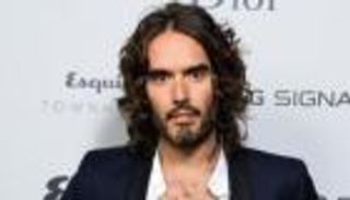 الممثل البريطاني راسل براند يمثل أمام المحكمة بتهمة اغتصاب 4 نساء 