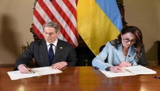 وزير الخزانة الأمريكي ونائبة رئيس الوزراء الأوكراني يوقعان الاتفاق