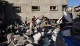 11 قتيلا في غارة إسرائيلية بخان يونس.. وغزة على شفا انهيار شامل