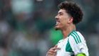 روبرتو فيرمينو.. من «طريد» الدوري السعودي لـ«الأفضل» في آسيا