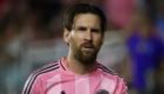 ميسي يتناسى أحزانه ويعيد إنتر ميامي إلى طريق الفوز (فيديو)