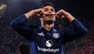 كاسيميرو.. من دكة البدلاء إلى دور البطولة في مانشستر يونايتد