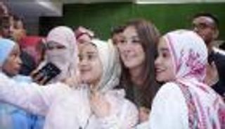 زغاريد تستقبل كندة علوش في مهرجان أسوان لأفلام المرأة