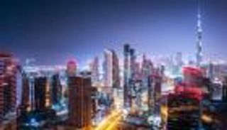 القطاع غير النفطي في الإمارات يحافظ على زخمه.. والتوظيف يسجل أعلى وتيرة نمو