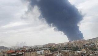 آثار الغارات على مطار صنعاء الدولي