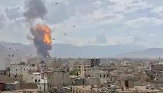 دخان متصاعد من مصنع إسمنت عمران