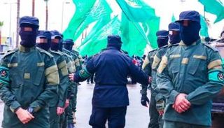 عناصر من قوات فجر التابعة للجماعة الإسلامية في لبنان