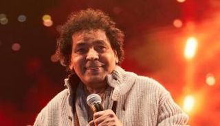 محمد منير يستقبل دعاء فاروق في منزله