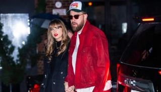 تايلور سويفت وترافيس كيلسي يغيبان عن ميت غالا 2025