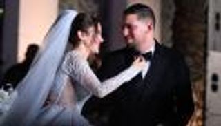 نجوم الفن والغناء يحتفلون بزفاف رنا رئيس ويسري علي في أجواء رومانسية (صور)