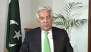 أول تعليق من وزير الدفاع الباكستاني على القصف الهندي