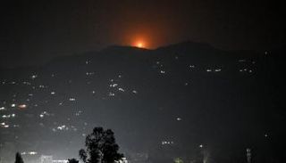 شعلة نارية فوق خطوط الاشتباك بين الهند وكشمير