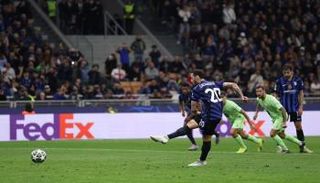 ضربة جزاء إنتر ميلان أمام برشلونة