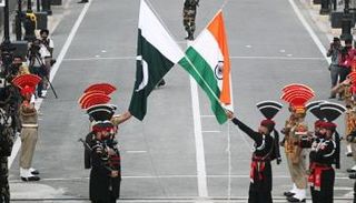 استعراض عسكري على الحدود الهندية الباكستانية - أرشيفية