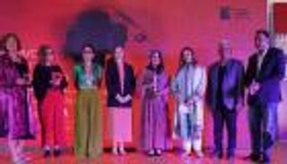 مهرجان أسوان 2025 يختتم دورته التاسعة بإشادة دولية وتكريمات مميزة