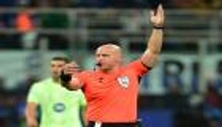 رغم شكاوى برشلونة.. اليويفا يدعم حكم موقعة إنتر ميلان