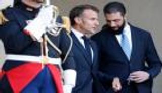 مصافحة الإليزيه.. هل فتحت فرنسا أبواب أوروبا أمام الشرع؟