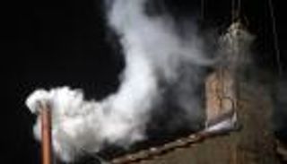 المجمع البابوي في يومه الثاني: الفاتيكان بانتظار تصاعد الدخان الأبيض