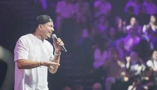 النجم المصري عمرو دياب