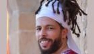 وفاة نجم الراب التونسي «كافون» بعد صراع مع مرض نادر