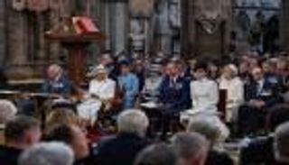 تشارلز بين العرش والعائلة.. الملك يبحث عن رأب صدع «هاري»