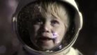 كيف سيكون شكل الإنسان لو وُلِد في الفضاء؟