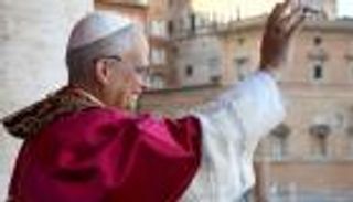 بالدموع والفرحة.. الآلاف يحتفلون بعد أول بركة بابوية لليو الرابع عشر